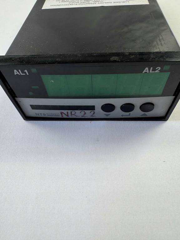 Tablicowy licznik impulsów LUMEL NT9.0.1.0.0.1.3.0 24V 50/60Hz