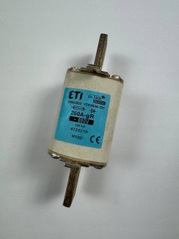 Bezpiecznik topikowy ETI 250 A gR 690 V