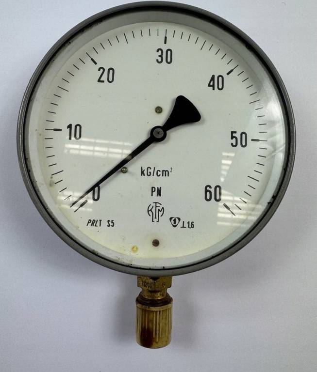 Manometr przemysłowy PRL 0–60 kg/cm² | Kolekcja | Retro | PN KFM