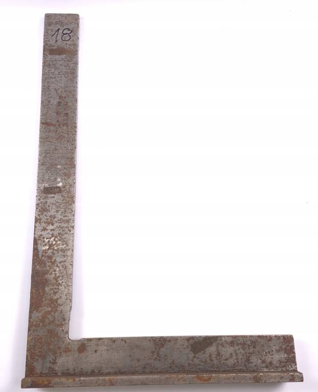 Kątownik ze stopką 630x400