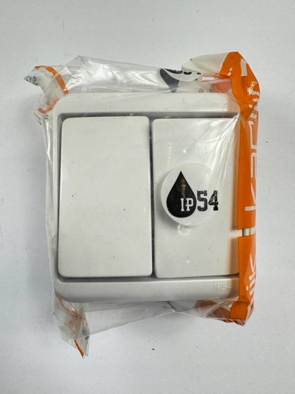Łącznik jednobiegunowy natynkowy IP54 WHE-2