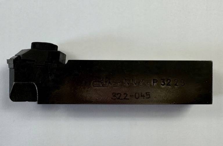 Nóż tokarski NNZu P 3225 – prawy, z wymienną płytką