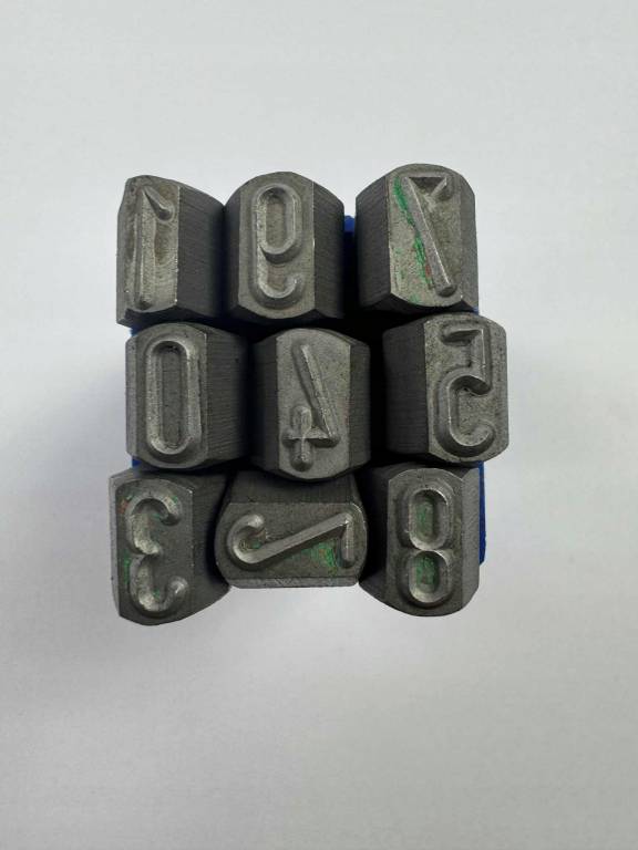 Numeratory cyfry 10 mm kompletne niemieckie w pudełku