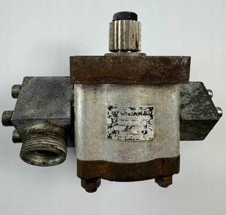Pompa hydrauliczna A118X | Zębata | Używana | Ślady korozji | 200 bar
