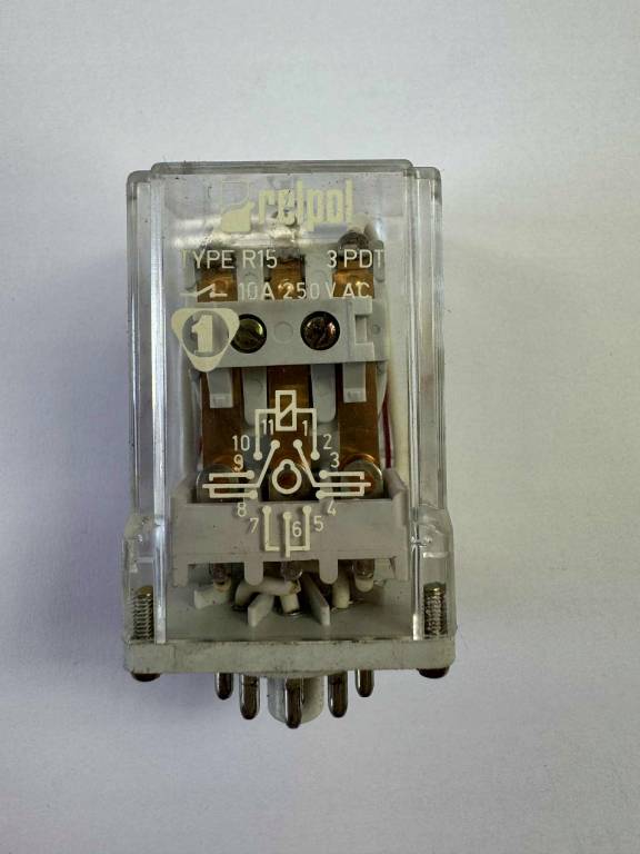 Przekaźnik elektromagnetyczny R15 3PDT 10A 220V