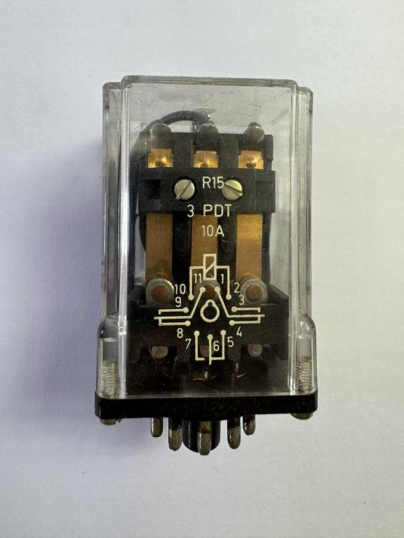 Przekaźnik elektromagnetyczny R15 3PDT 10A 48V