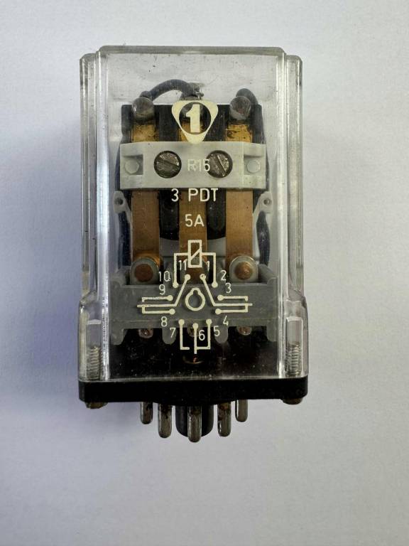 Przekaźnik elektromagnetyczny R15 3PDT 5A 12V