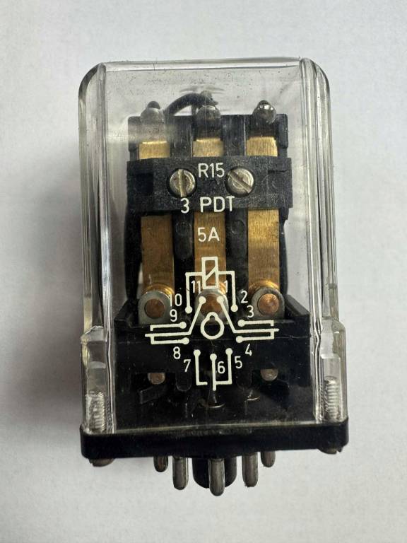 Przekaźnik elektromagnetyczny R15 3PDT 5A 48V 50Hz