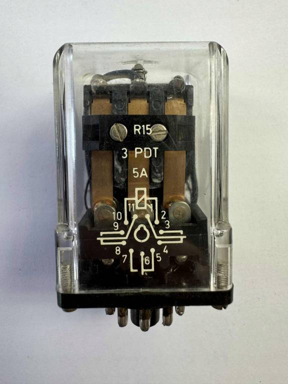 Przekaźnik elektromagnetyczny R15 3PDT 5A 48V