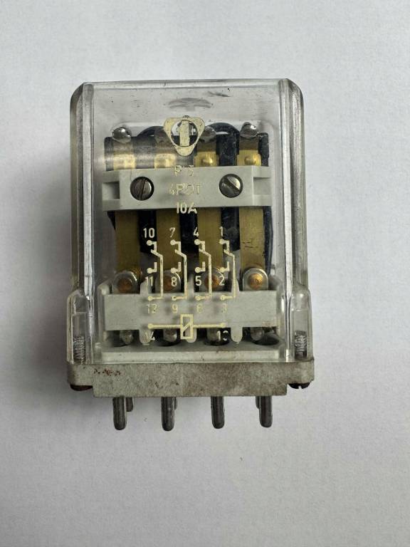 Przekaźnik elektromagnetyczny R15 4PDT 10A 220V 50Hz