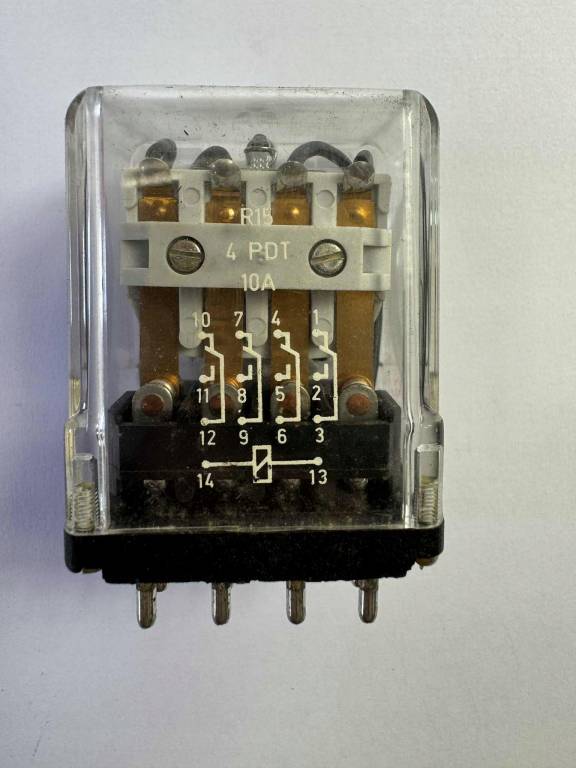 Przekaźnik elektromagnetyczny R15 4PDT 10A 220V