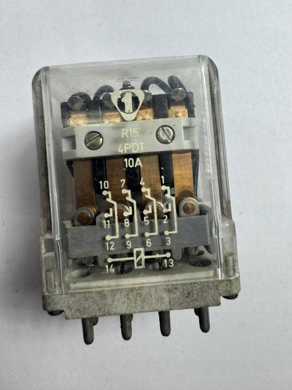 Przekaźnik elektromagnetyczny R15 4PDT 10A 6V