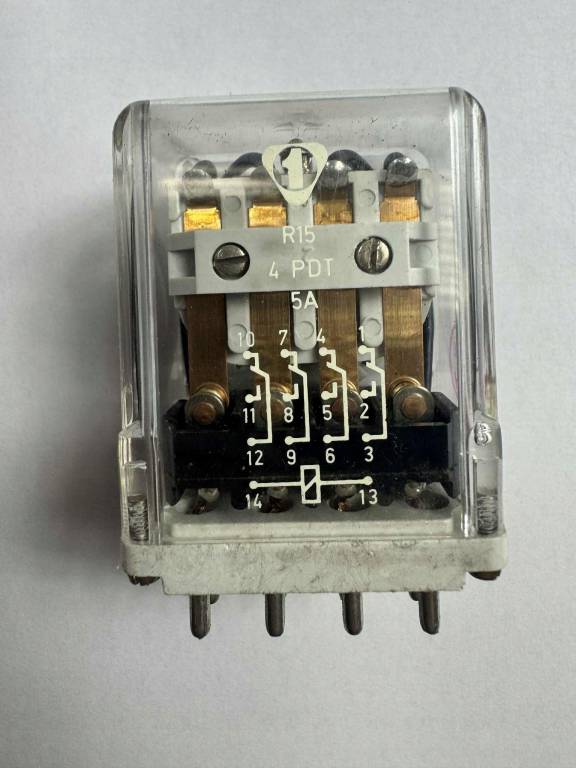 Przekaźnik elektromagnetyczny R15 4PDT 5A 120V 50Hz