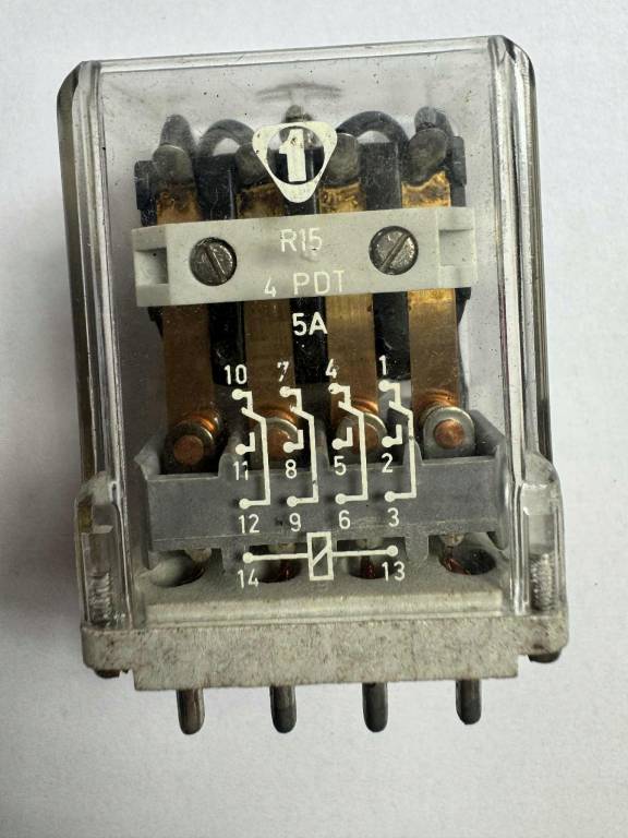 Przekaźnik elektromagnetyczny R15 4PDT 5A 12V 50Hz