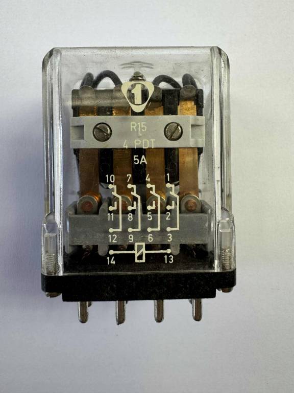 Przekaźnik elektromagnetyczny R15 4PDT 5A 220V
