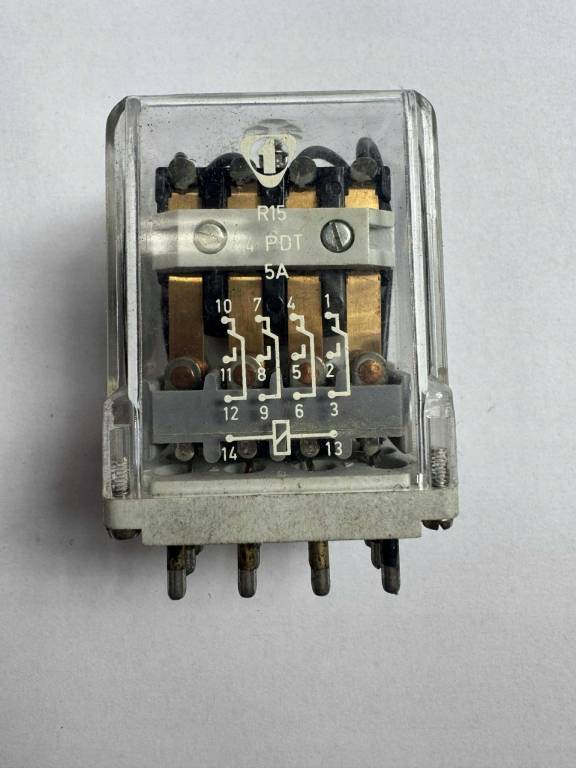 Przekaźnik elektromagnetyczny R15 4PDT 5A 220V 50Hz