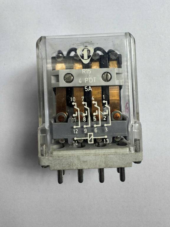 Przekaźnik elektromagnetyczny R15 4PDT 5A 24V 50Hz