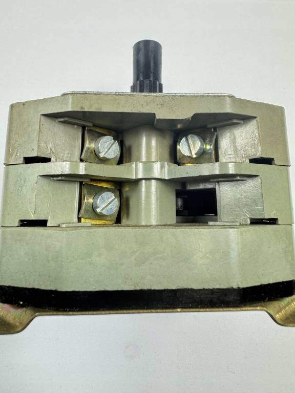 Przełącznik gniazdowy AC-3 380V 50A Niekompletne
