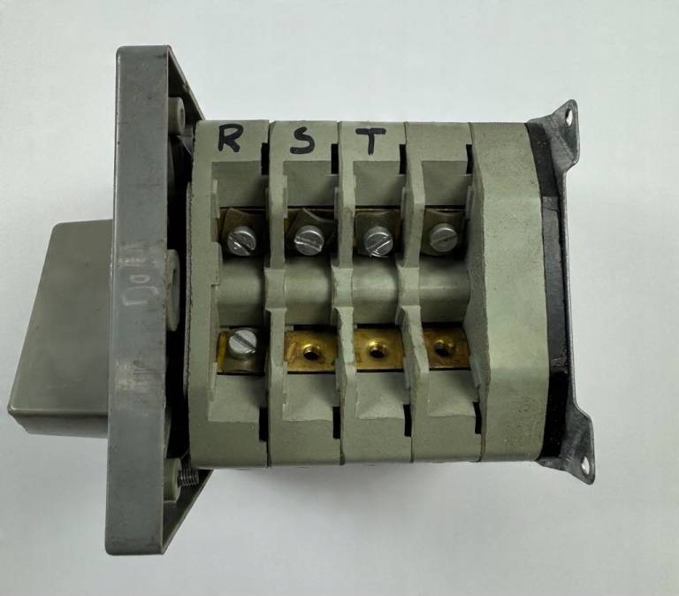 Wyłącznik/Przełącznik RST N1M do instalacji elektrycznej