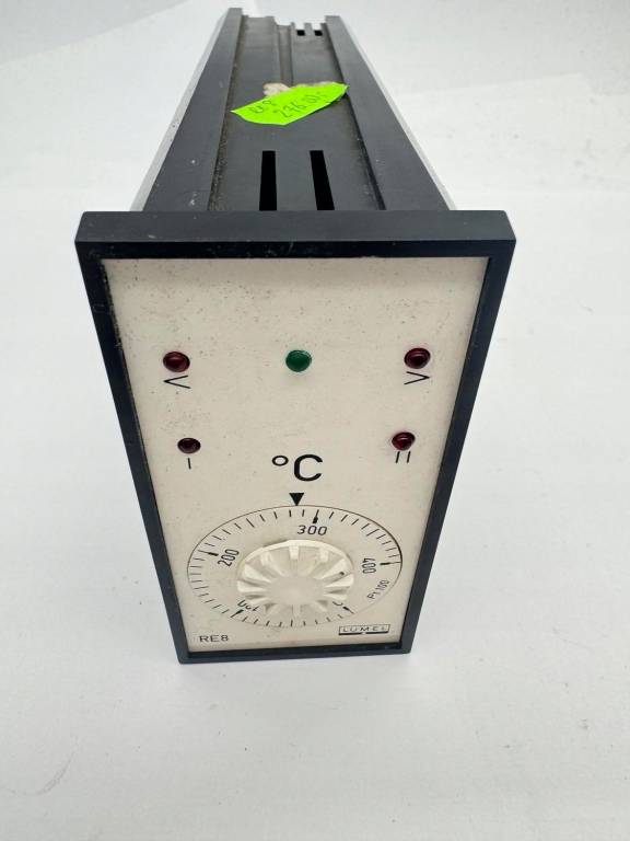 Regulator LUMEL RE8