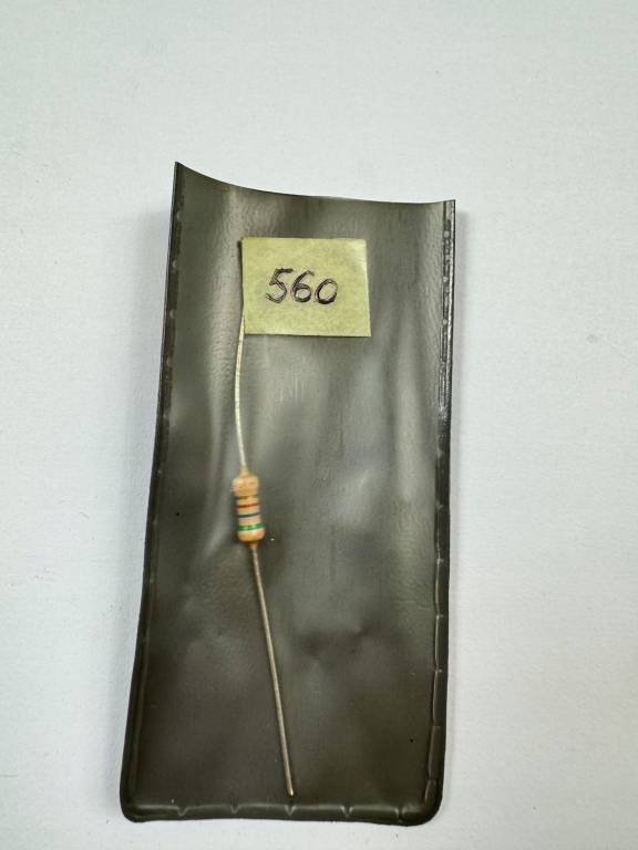 REZYSTOR 560 OHM