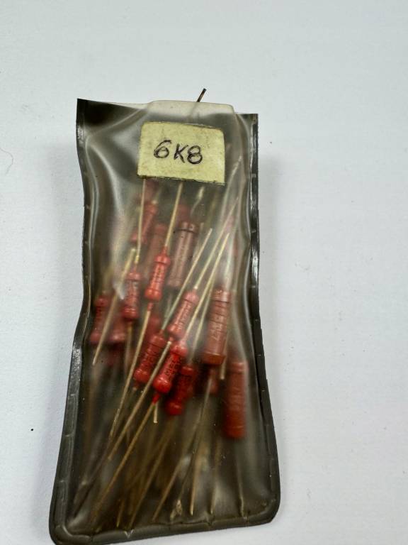 REZYSTOR 6K8 OHM 0,5V