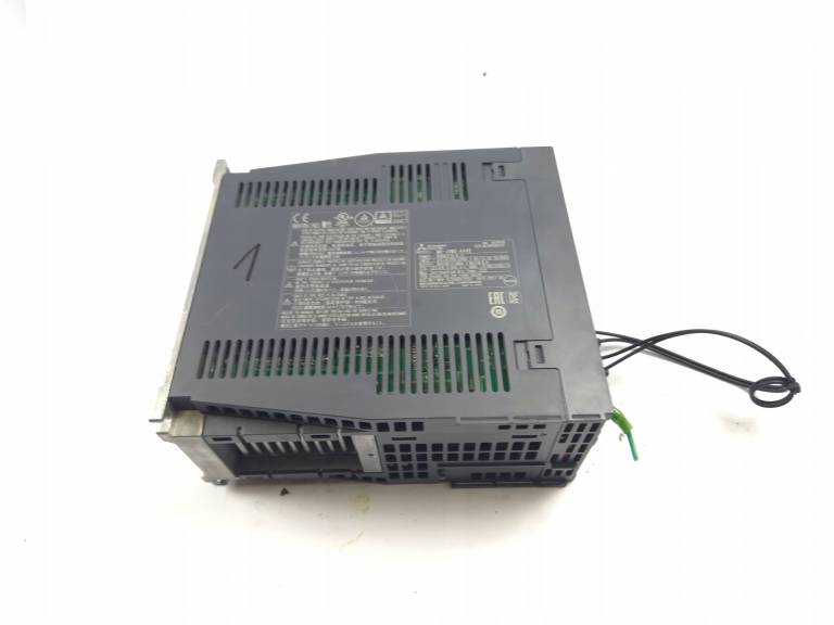 Serwowzmacniacz 400W CNC MR-J4W3-444B MITSUBISHI