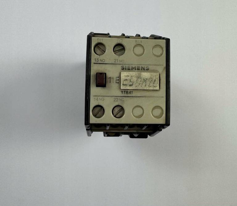 Stycznik SIEMENS 3TB41 12 0B 24V DC 12A