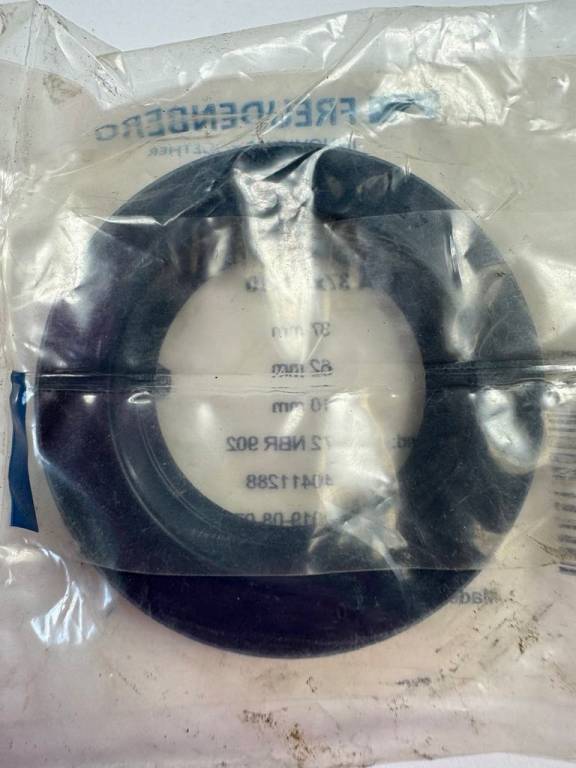 Uszczelka Simmering BAI DIN A BA 37x62x10 mm NBR 72 Czechy 2019