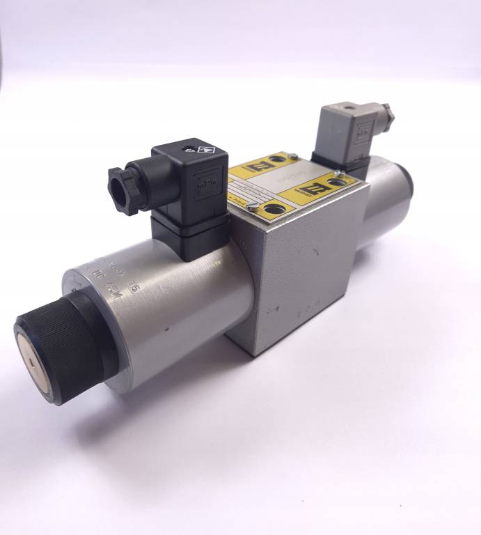 Rozdzielacz hydrauliczny sterowany elektromagnetycznie 4WE10J23/W110-RNZ4