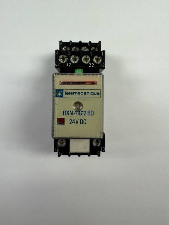 Wtyczkowy przekaźnik i gniazdo RXN41G12BD TELEMECANIQUE