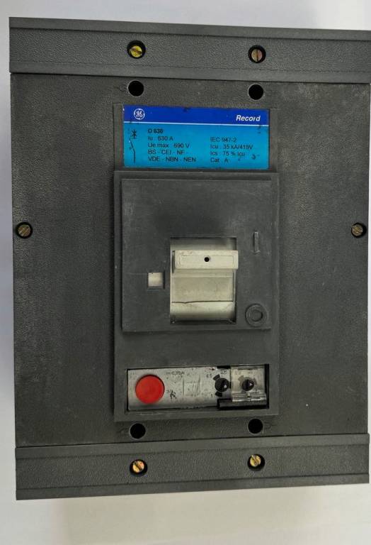 Wyłącznik główny GE Modula Plus 630A model D630