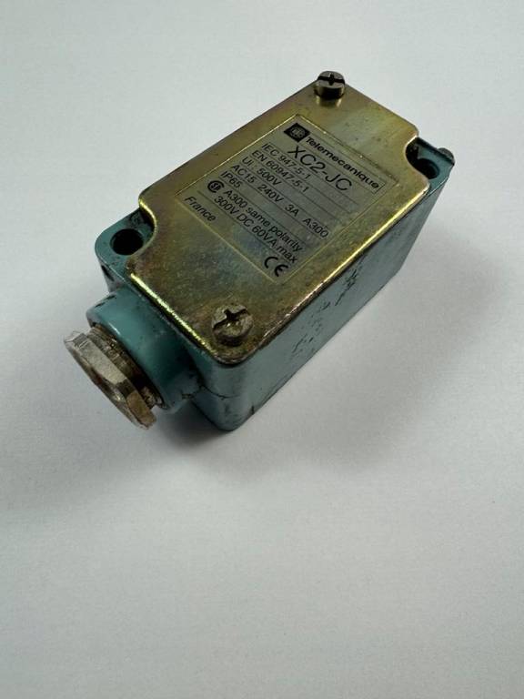 Wylacznik krancowy Telemecanique XC2 JC metalowy IP65 10A 240V